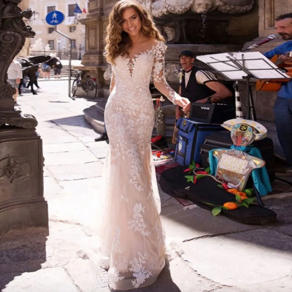 

WeiLinSha Elegant Long Sleeve V-Neck Lace Appliqued Prom Party Dancing Gown Sweep Train Backless White Evening Formal Dress