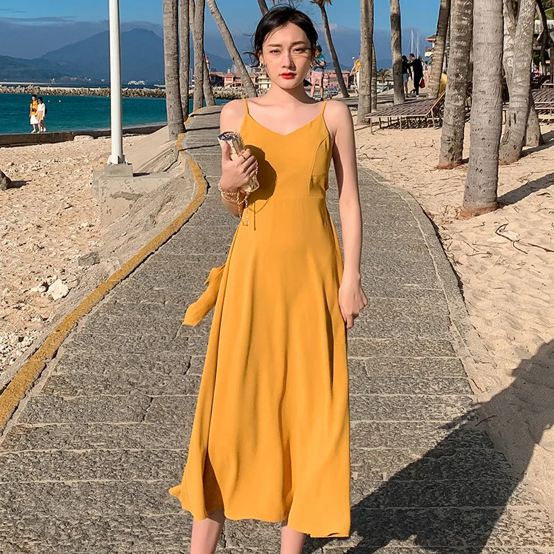 Рисунок 3 - Женское платье с открытой спиной и V-образным вырезом