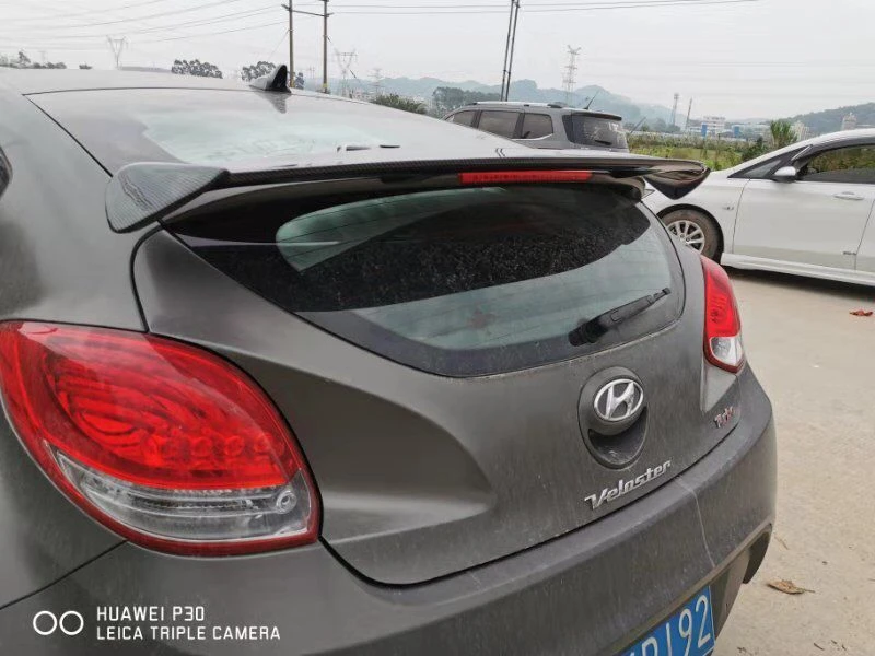 Использовать для Hyundai Veloster спойлер 2012 13 14 15 года глянцевое углеродное волокно/frp зад крыла крыши спортивные аксессуары