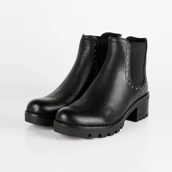 

Ankle Chelsea black studded