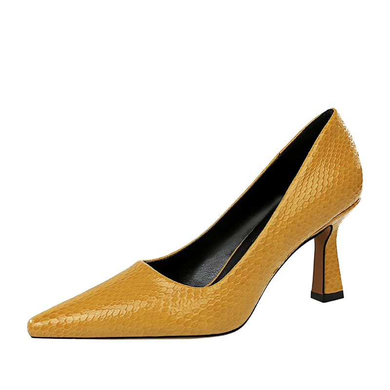 Женские пикантные туфли-лодочки женские туфли на тонком высоком каблуке с острым носком из змеиной кожи высокого качества; модная женская обувь из искусственной кожи; коллекция года; большие размеры - Цвет: Цвет: желтый