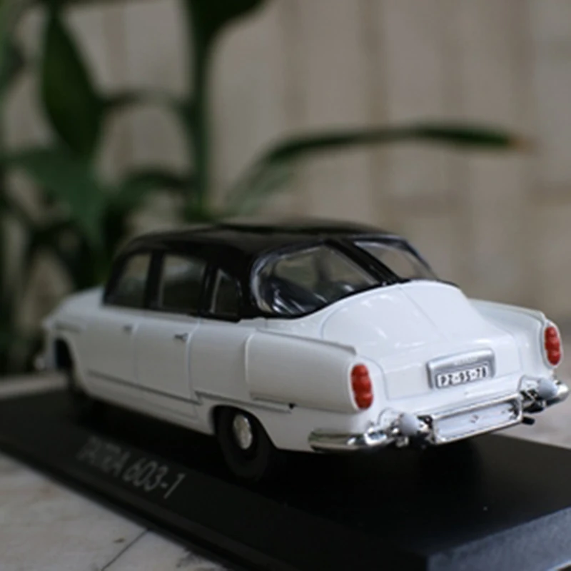 1:43 чешские Татры слишком Тянут "седан TATRA603-1 Классический Автомобиль Моделирование сплав модель автомобиля коллекция искусство или дети подарки