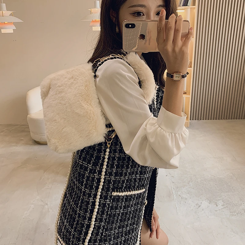 Furry Luxury Designer Handbag Chain Soft Plush Tote Bags Solid Fur Shoulder Bags Pearl Fluffy Bag For Women 2021 Winter New Sac