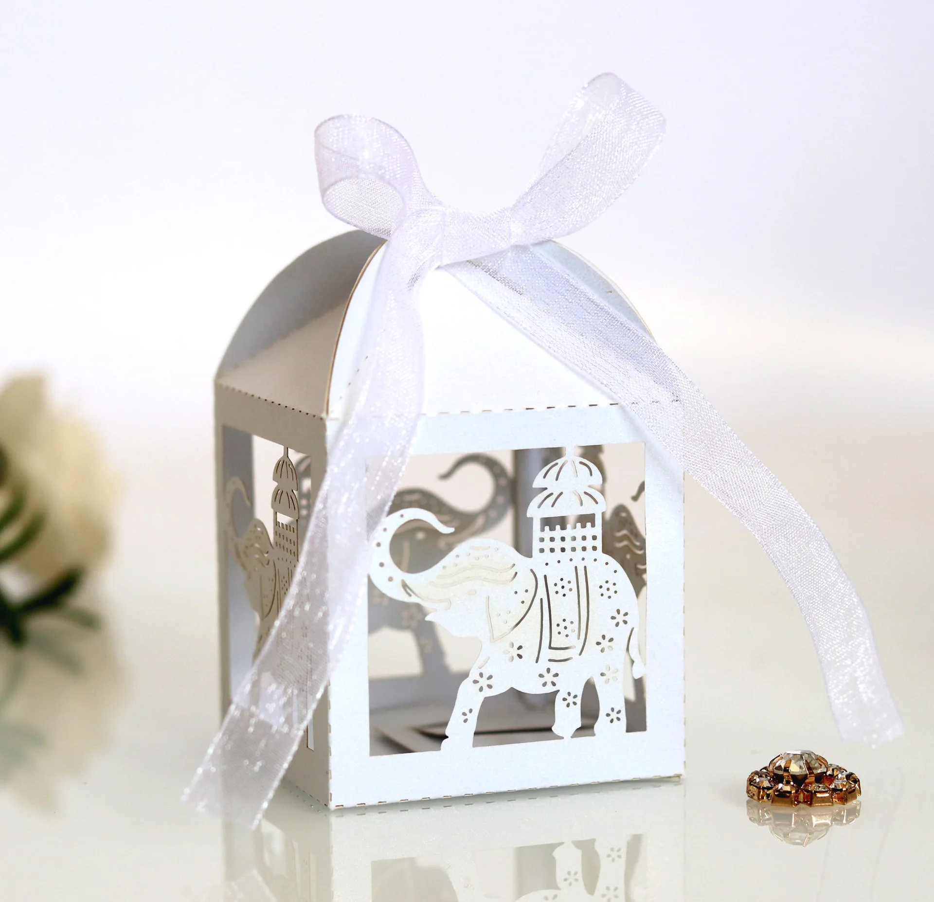 50 шт., лазерная резка, пустотелая Милая коробка для конфет в виде слона для детского душа, подарки для крещения, вечерние коробки для декора, подарочные пакеты