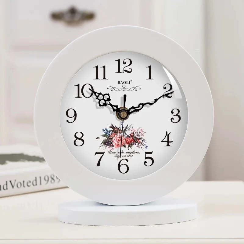 Европейские креативные простые деревянные настольные часы для гостиной, бесшумные современные прикроватные кварцевые часы для спальни, офисные настольные маятниковые часы - Цвет: C