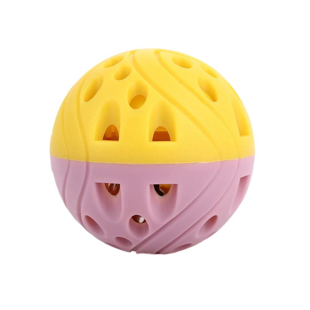 Yellow pink Колокольчики для кошек мяч для кошек пористый двойной цвет игрушка для собак игрушечные попугаи шарик для котов износостойкий маленький колокольчик - Цвет: Yellow pink