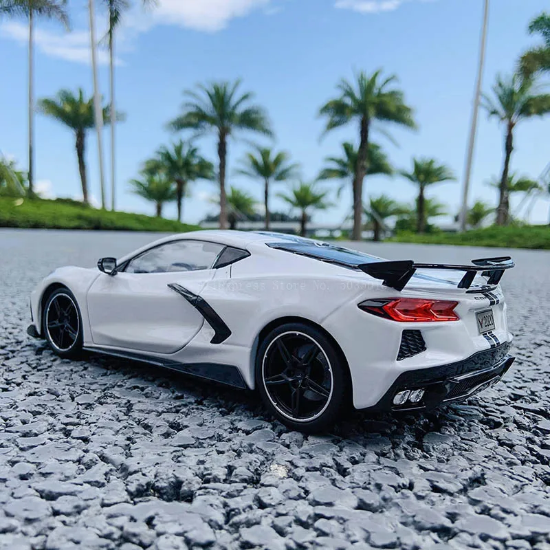 Maisto 1:18 2020 Chevrolet Corvette C8 Stingray Coupe (High Wing) Simulation Sports Car Alloy Retro Car Model Die Casting Model
