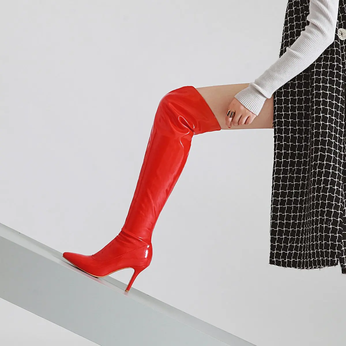 

Women over-the-knee boots plus size 22-28 cm European and American Side zipper long boots Fashion sexy pointed patent leather