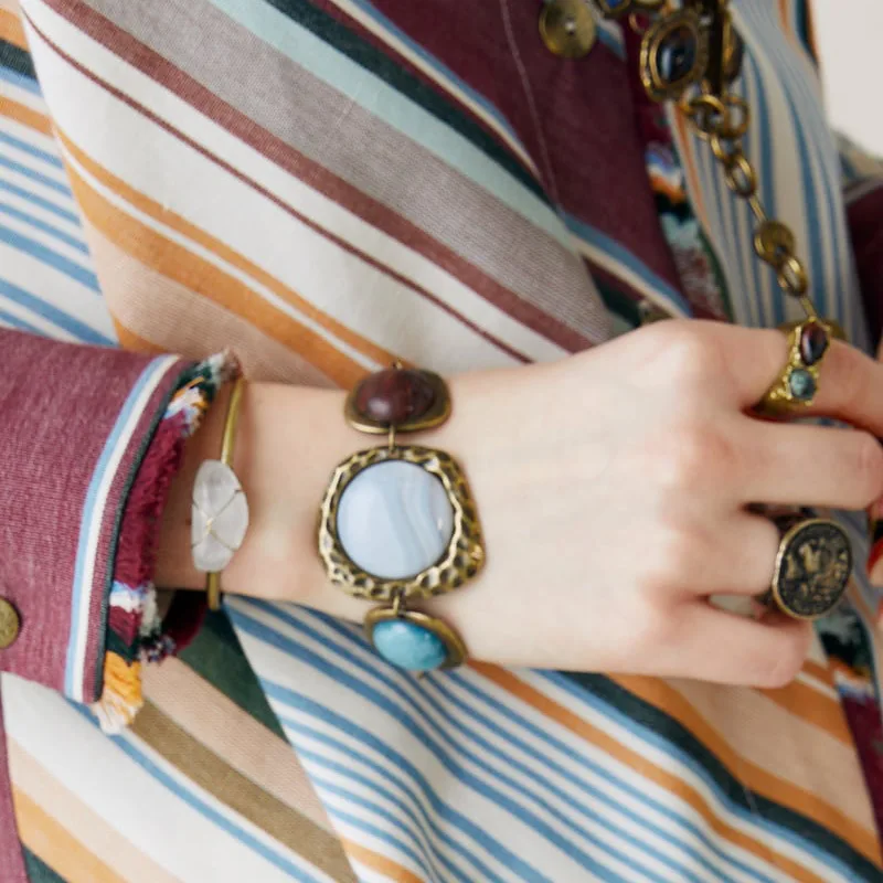 Za Этнические браслеты для женщин контрастные металлические полые браслеты из камней Женские винтажные массивные браслеты