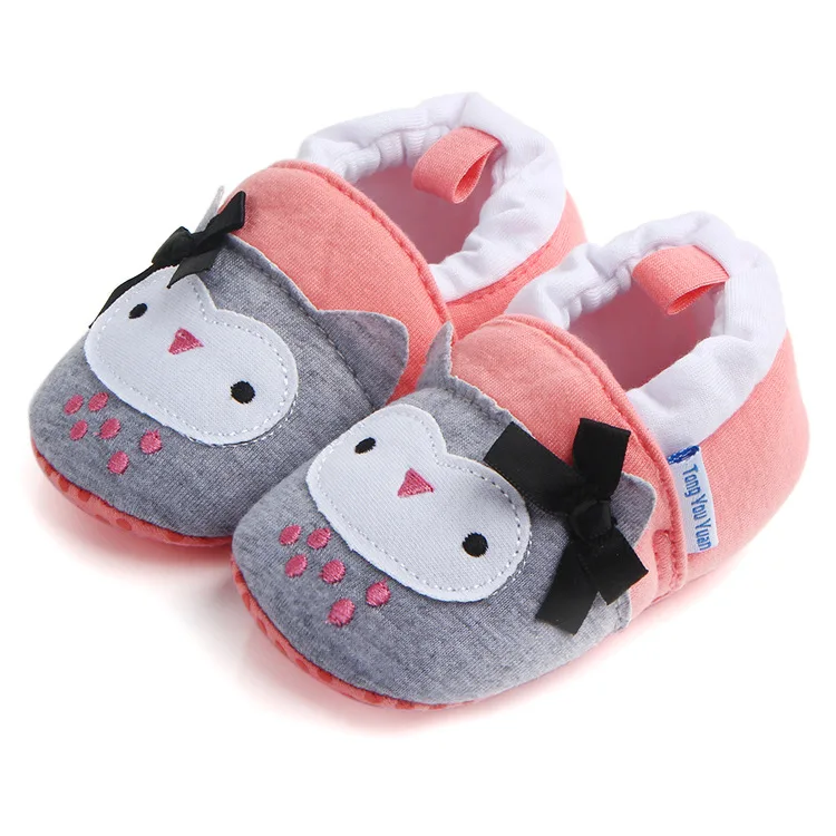 Обувь для новорожденных; короткие носки для мальчиков и девочек; Разноцветные милые ботиночки для малышей с изображением звезд; зимние мягкие теплые ботиночки из хлопка для младенцев - Цвет: Pink owl