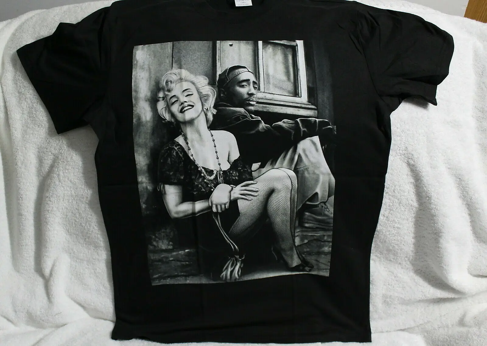 

Tupac Shakur Marilyn Monroe Legends 2pac Hip Hop Rapper Legend T-Shirt. Summer Cotton Short Sleeve O-Neck Mens T Shirt New S-3XL