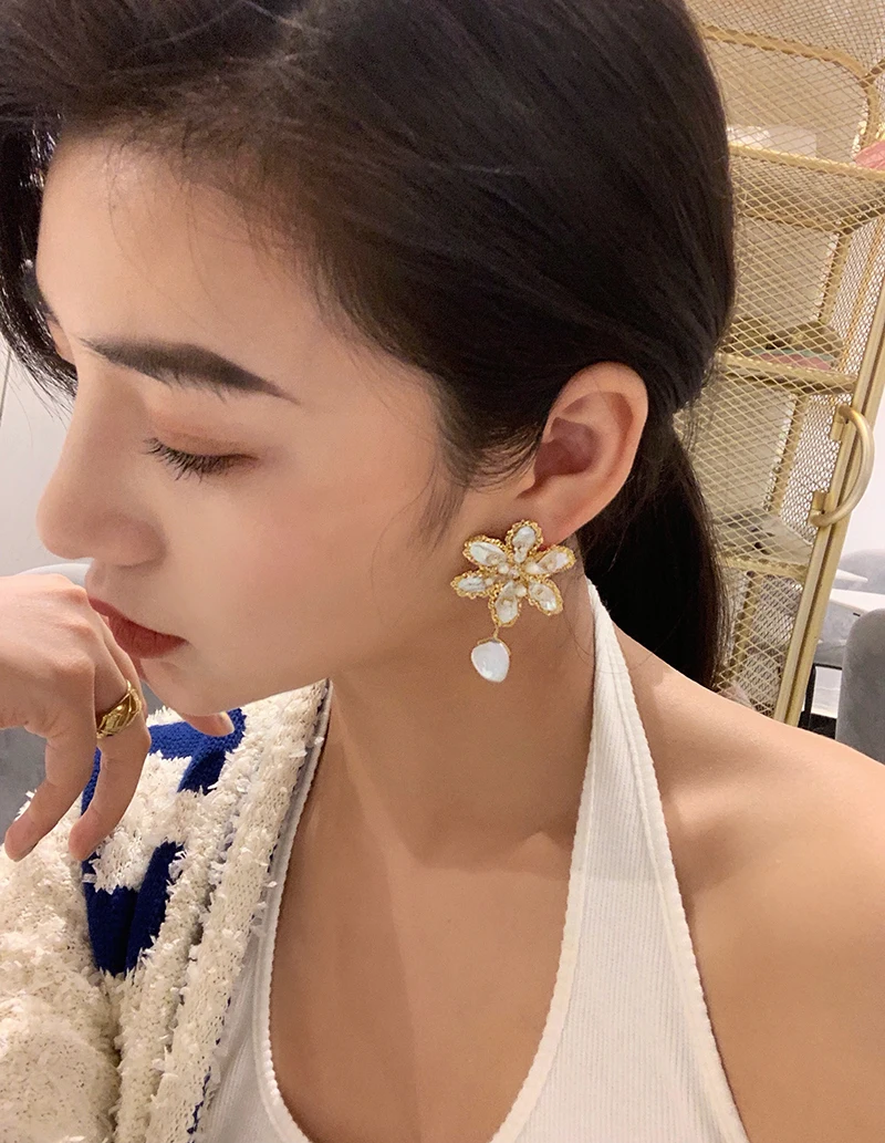 

High Sense Pure Hand Drill Baroque Freshwater Pearl Flower Modeling Ear Nails Earrings Female