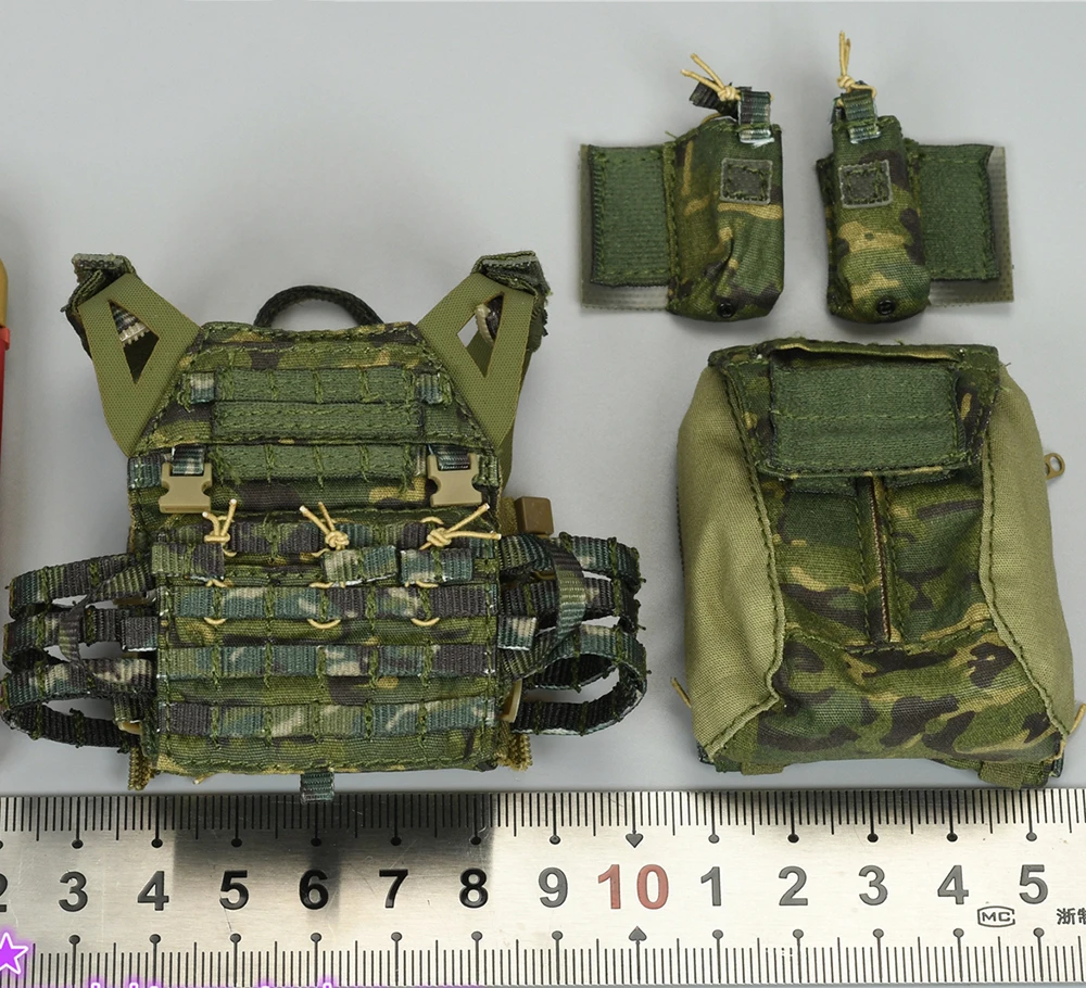 

Easy Simple ES 1/6th 06028 B Military Equipment Chest Hanging Vest Model For 12inch Body Doll Accessories