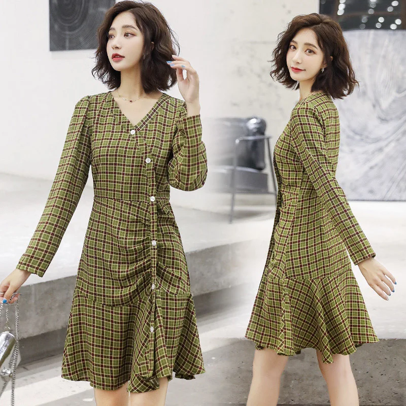 

2019 Autumn Convention Medium Waist V-neck Sweet Single Breasted Dacron Long Sleeve Mori Girl Pleated Dress
