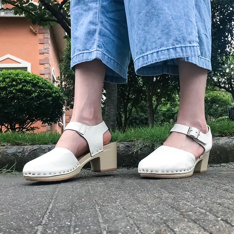 womens fashion clogs