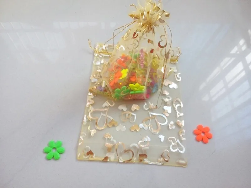 Сумки из органзы с золотым сердцем, 7x9 см, 500 шт., упаковка для ювелирных изделий, демонстрационные сумки, Подарочная сумка на шнурке, мешочек для ювелирных изделий, сумка для браслетов