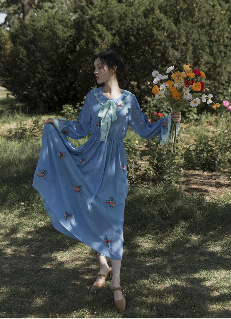 

Literature And Art Retro Industrial Embroided Dress