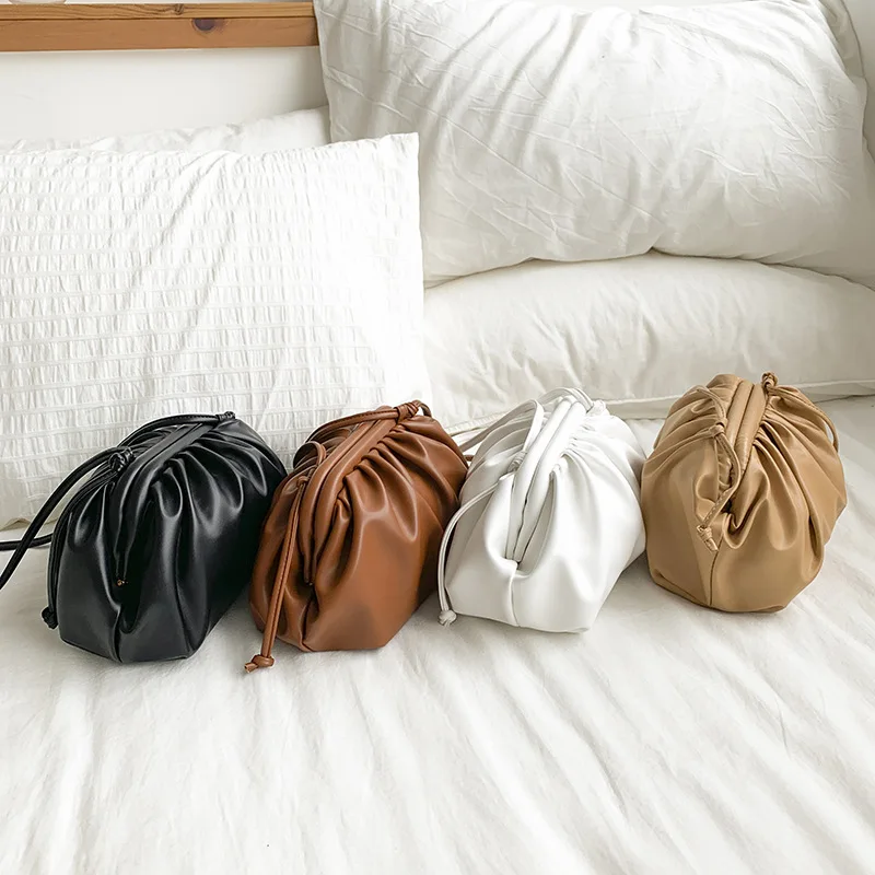 

2019 New Women Simple Dumplings Messenger Bag Designer Retro Fashion Cloud Bag Female Crossbody Shoulder Bag Tide Handbag