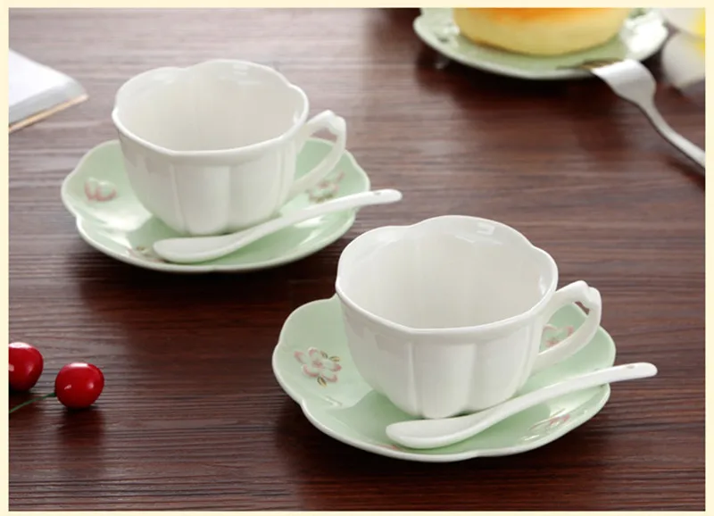 Green Embossed Cherry Blossoms Bone China Coffee Cup and Saucer Set Ceramic Afternoon Tea Flower Tea Cup With Spoon Coffee Cup