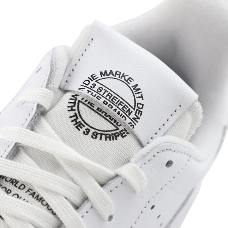 die marke mit den 3 streifen white