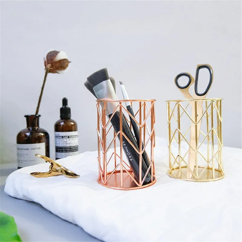 

Nordic Iron Art Pen Makeup Organizer Makeup Brush Craft Storage Box Hollow Desktop Ornament