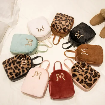 

2020 Autumn and Winter New Plush Bunny Backpack Multifunctional Mini Lady Shoulder Shoulder Messenger Hand Bag