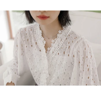 

COIGARSAM Full Sleeve Shirt Womens tops Lace Patchwork Pearl Women shirts White 8790