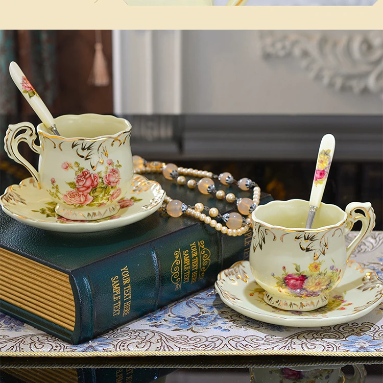 Европейская фарфоровая чайная чашка цвета слоновой кости и блюдце, 250 мл, высококачественная керамическая кофейная чашка, розовая красная чайная чашка, набор, посуда для напитков, хороший подарок