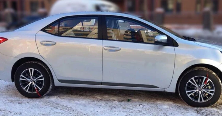 Автомобильный боковой двери юбка полосатая наклейка Черный углеродного волокна Clubsport Стайлинг Авто кузова декор, винил, переводная наклейка для Защитные чехлы для сидений, сшитые специально для Toyota Corolla
