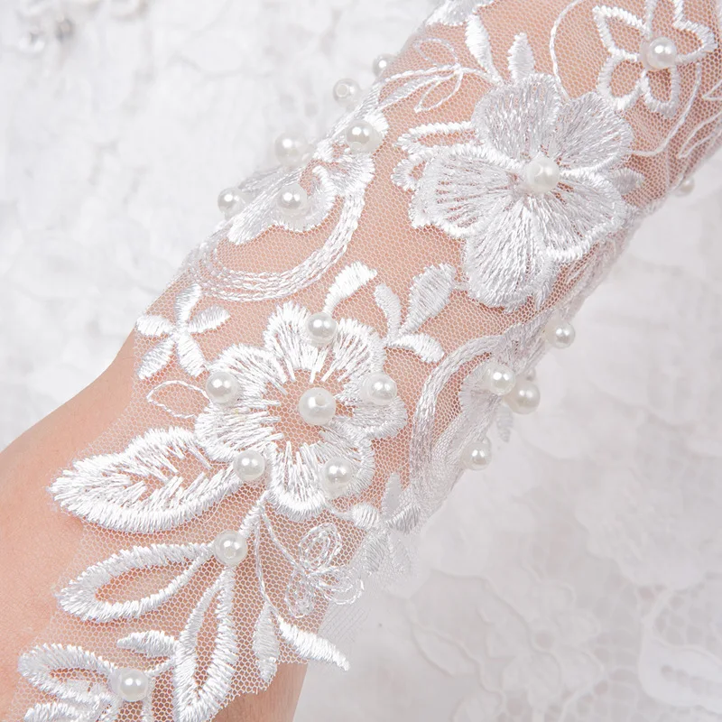 Новые перчатки без пальцев с бисером для свадьбы белые кружевные атласные варежки с перламутровыми бусинами свадебные аксессуары Дешевые перчатка с вышивкой для женщин