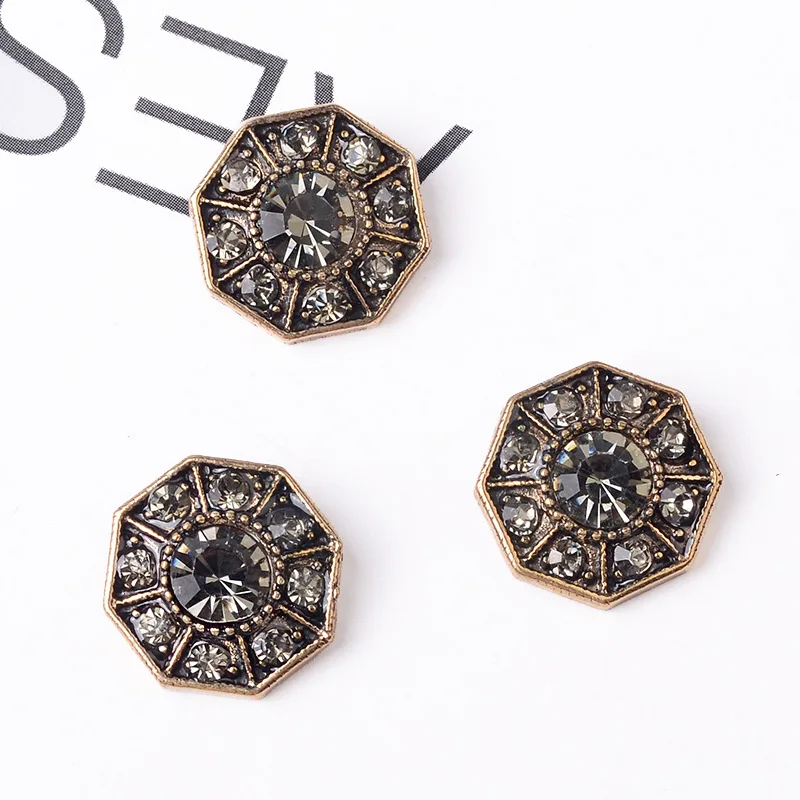 

Handmade Jewelry Making Wholesale 10pcs 13mm Anti-Gold color New Alloy Material Crystal Polygon Shape charm for Clothing