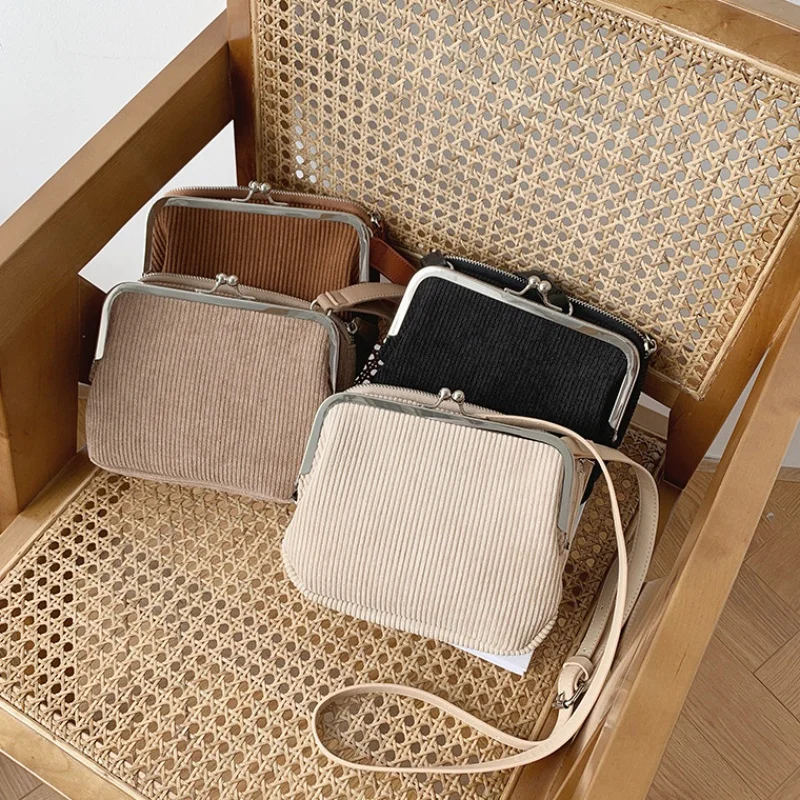 

Fashion Clip Shell Shoulder Bags Women Designer Handbags Retro Corduroy Crossbody Bag Female Small Purses Clutches 2021 Winter