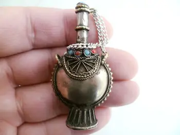 

Tibet Silver Inlay Coral Chinese Handwork Old Carving Snuff Bottle Small Bottle Pendant