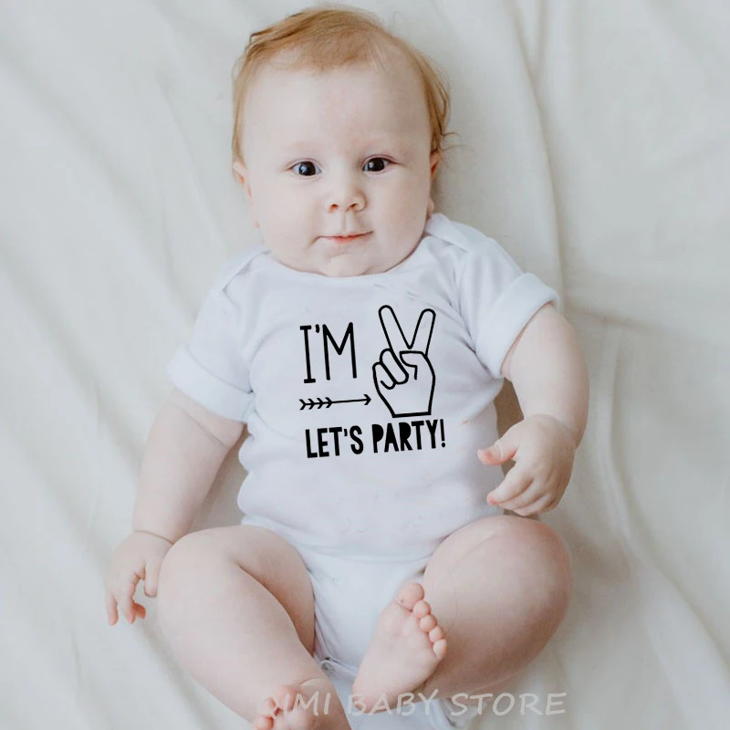 Вечерние Детские боди с надписью «I Am Two Let's It's Birthday»; Модный Забавный хлопковый комбинезон для новорожденных девочек и мальчиков; одежда для подвижных игр для малышей