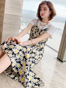 

Stylish Simple Solid Color T-shirt + Irregular Small Daisy Floral Dungaree Dress Two-Piece Suit Women's Fashion Summer New Style