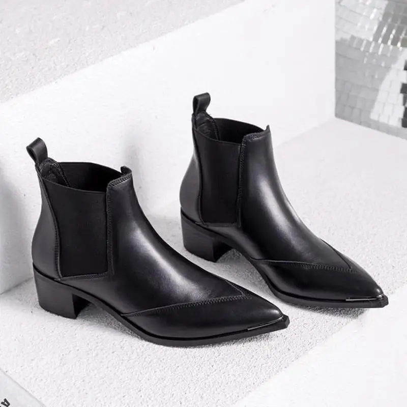 

2019 winter women's boots thick heel leather middle heel fashion simple atmosphere elegant pointed short tube women's Boots