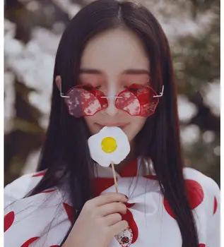 

New star fashion sunglasses female clouds cut edge sunglasses men and women personality red transparent sunglasses
