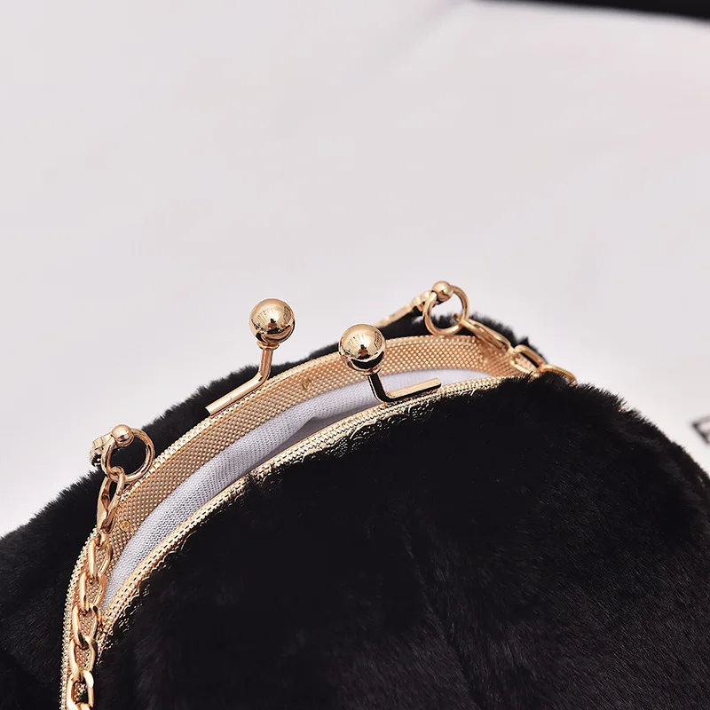 

Plush Long Ear Iron Clamp Mouth Pillow Chain Debutante Style Shoulder Oblique WOMEN'S Bag