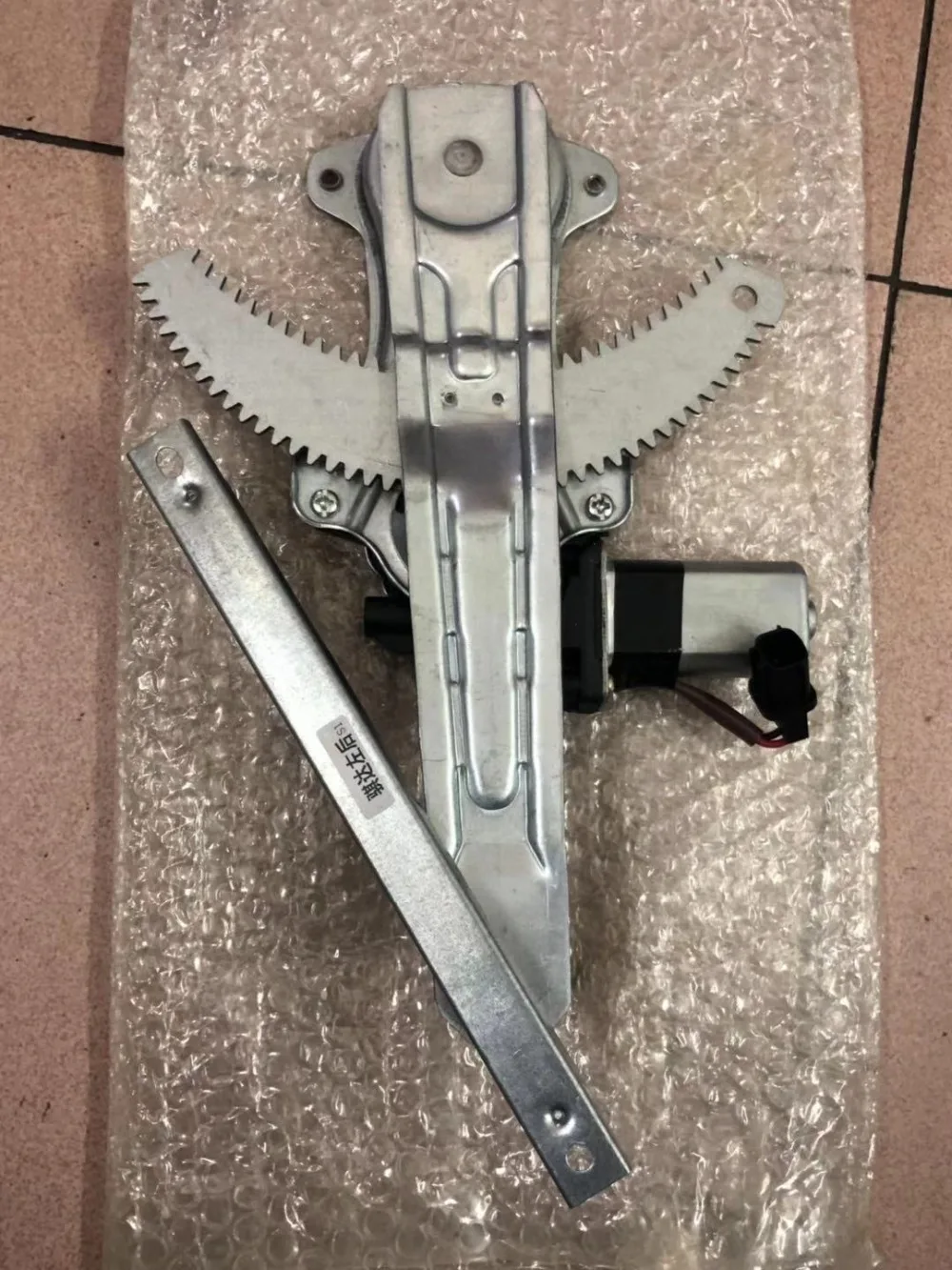 Высокое качество OEM 827213U000 регулятор задней левой двери для Nissan 82721-3U000