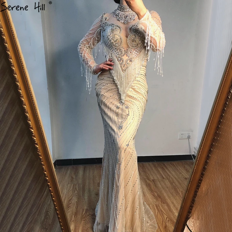 Роскошное вечернее платье русалки с длинными рукавами серебристого и телесного