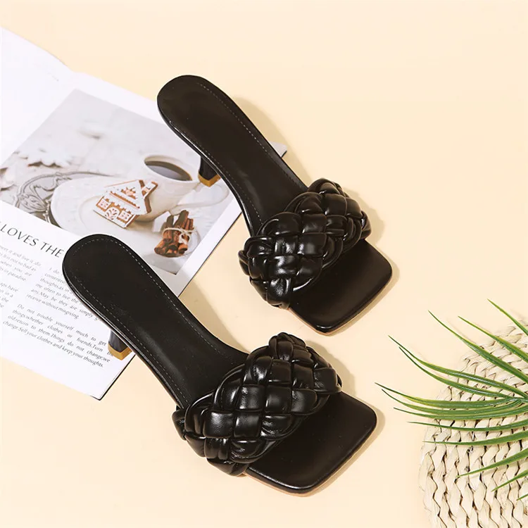 Black Color Luxury Sandals Shoes for Women on Sale. Soft and Comfortable Ladies Heels, Pumps and Scandals shoes for women fashion 2021 collection