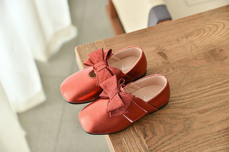 Детская повседневная обувь из искусственной кожи с большим бантом; водонепроницаемая обувь принцессы; сезон весна-осень; Модная элегантная обувь для девочек; Размеры 26-35