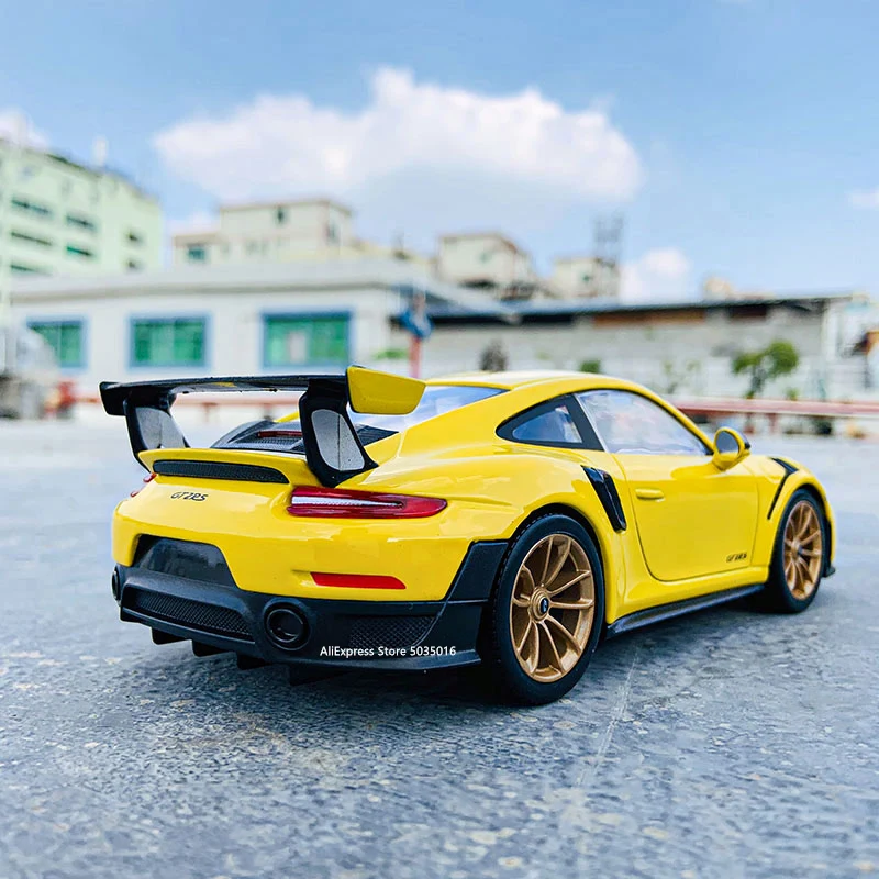 Модель автомобиля Maisto 1:24 Porsche 911 GT2 RS из сплава декоративная коллекция игрушечные
