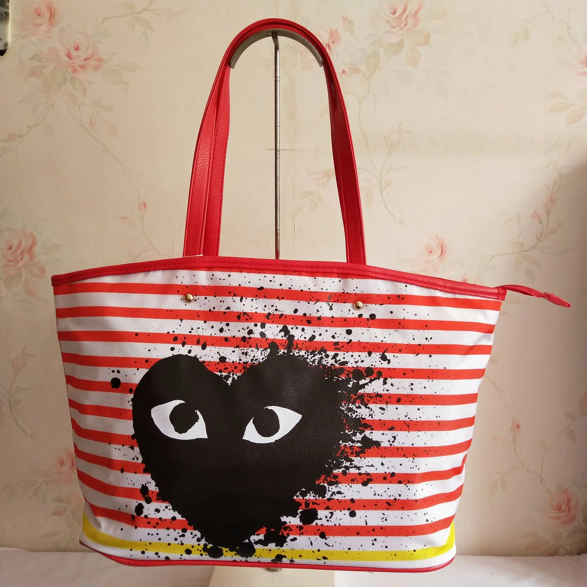

Large Capacity Shoulder Handbag Heart Stripes Origional Design Environmentally Friendly Shopping Bag