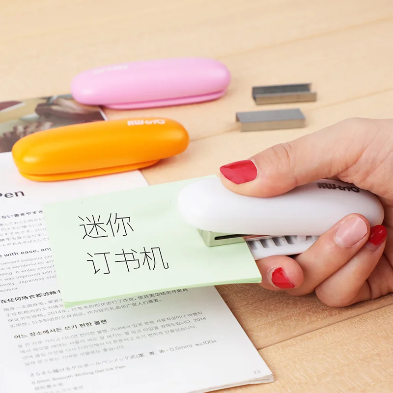 

№ 12 степлер. Модный карамельный цвет мини портативный складной экономия труда переплетный станок офисные студенческие принадлежности