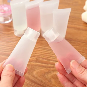 

31pcs of One Set Plastic Eempty Bottle Portable Shampoo Bottle Hand Cream Bottle Cosmetics Dispenser With Repackaging Syringes (