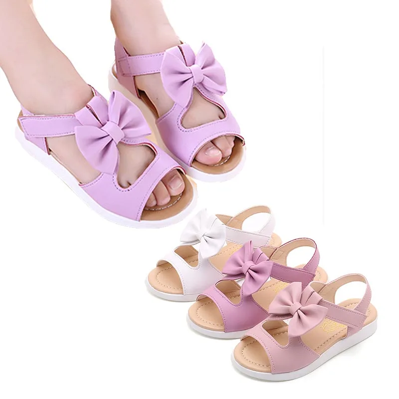 Сандалии из искусственной кожи; детская обувь; модные летние сандалии из искусственной кожи с бантом для маленьких девочек; Новинка года; пляжные сандалии для девочек