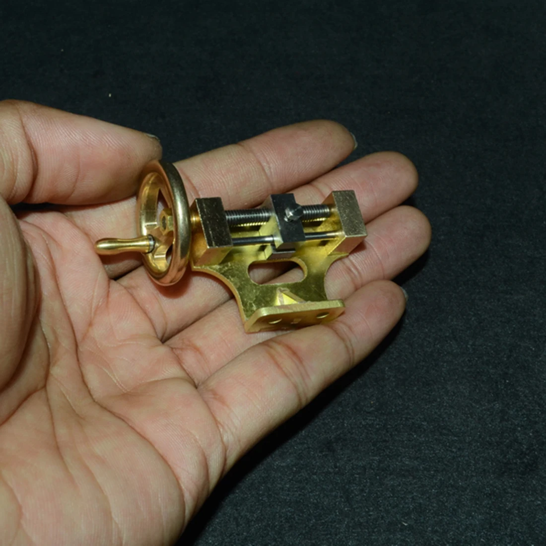 60 X 28 X 40mm Mini Steam Engine Handwheel 3