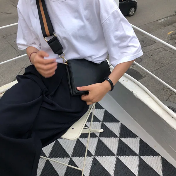 

In The Summer of 2019, The New Korean Ins Black Ribbon Double-layer Single-shoulder Small Square Bag Casual Slanted Female Bag
