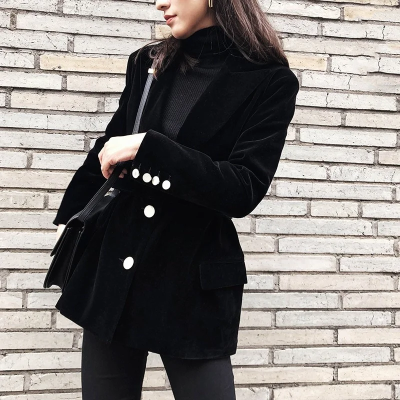 Рисунок 3 - Офисный осенний женский бархатный костюм